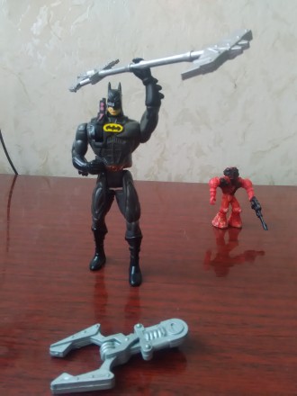 Продам игрушку-фигурку BATMAN + робот в подарок. BATMAN в отличном состоянии, к . . фото 5