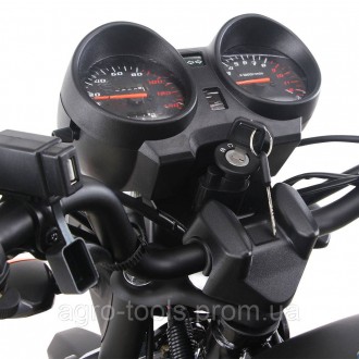 Опис мотоцикла SPARK SP125C-2AM 
 
SPARK SP125C-2AM — одна з старших модел. . фото 5