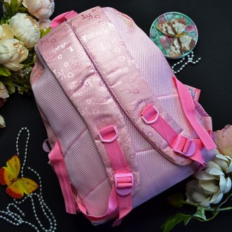 Шкільний рюкзак із зображенням Hello Kitty.
	Компактний, практичний та зручний.
. . фото 4