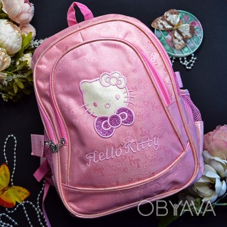 Шкільний рюкзак із зображенням Hello Kitty.
	Компактний, практичний та зручний.
. . фото 1
