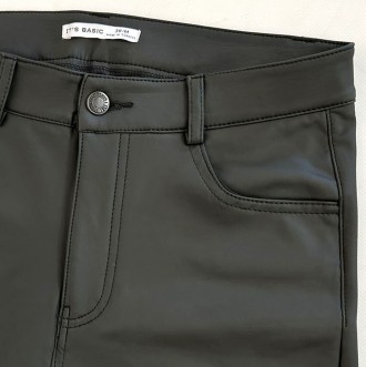 Черные матовые женские штаны, матовая экокожа.
Производитель: Турция
Сезон: осен. . фото 8