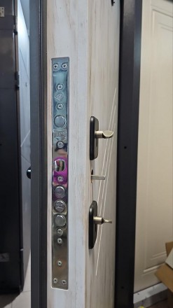 Характеристики:
	
	Специфікація вхідних дверей серії еліт 140 мм
	1 Гнутий профі. . фото 5