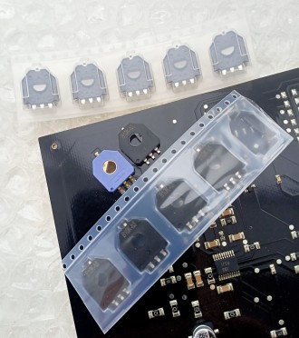 SMD резистор специфічної компоновки. Опір 10кОм. Широко використовується в плата. . фото 5