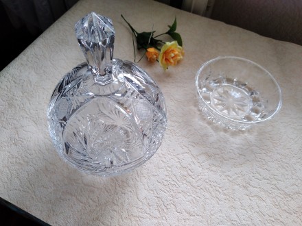 Неймовірно красива кришталева ваза у формі кулі, з кришкою-куполом, цукерниця, б. . фото 7