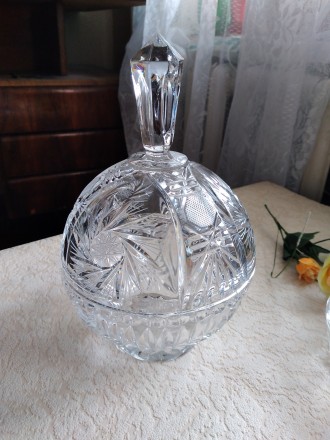 Неймовірно красива кришталева ваза у формі кулі, з кришкою-куполом, цукерниця, б. . фото 5