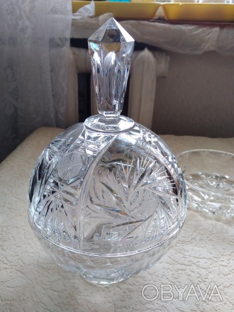 Неймовірно красива кришталева ваза у формі кулі, з кришкою-куполом, цукерниця, б. . фото 1