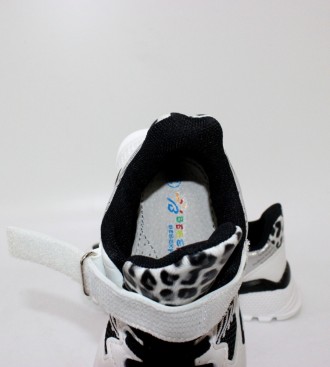 Чорно-білі кросівки для дівчинки з леопардовим принтом білий. . фото 8