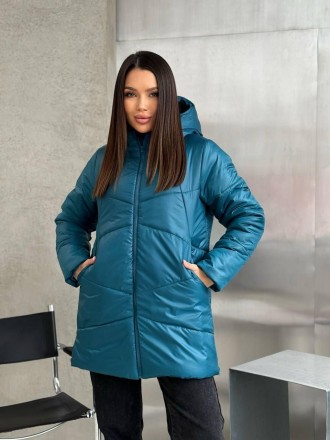 
Женская зимняя куртка средней длины с капюшоном.
Код 016953
Куртка стеганая с к. . фото 8