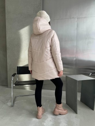 
Женская зимняя куртка средней длины с капюшоном.
Код 016953
Куртка стеганая с к. . фото 5