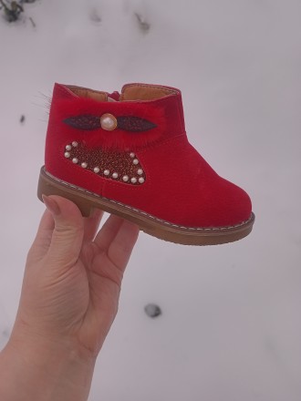 Яскраві дитячі черевики з декором
бренд Kaidimao
прошиті
якість гарна
Штучна. . фото 2