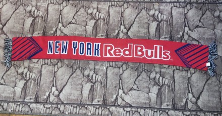 Футбольный шарф Adidas FC New York Red Bulls, двусторонний, в отличном состоянии. . фото 7