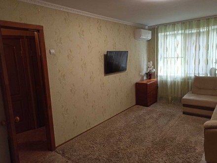 Продається двух кімнатну квартиру з гарним ремонтом. 
Планування кімнат окреме. . . фото 3