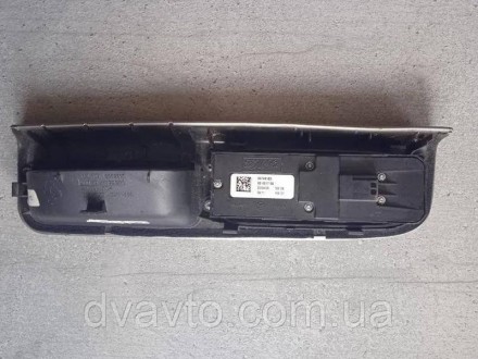 Блок управління склопідйомниками Volvo V50 30746183, 03451700
Ціна вказана без р. . фото 7