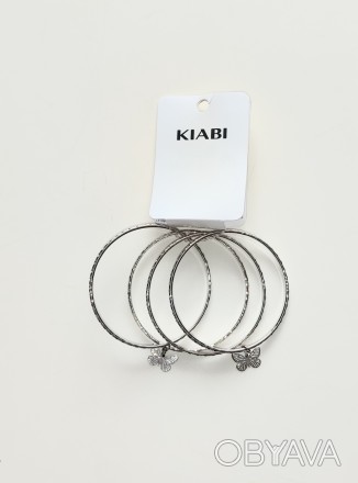 Браслет от бренда Kiabi состоящий из 4 отдельных браслетов на двух есть подвески. . фото 1