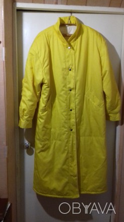 Пальто зимове модного жовтого кольору. Комір стійка два кармана, плечі стущені. . . фото 1