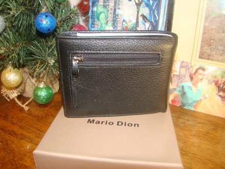 Чудовий гаманець з натуральної шкіри на магнітній застібці чорного кольору.
З н. . фото 3