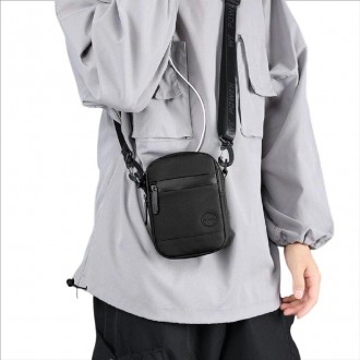 Чоловіча маленька компактна сумка через плече, на пояс тканинна чорна.
Розмір: 1. . фото 2