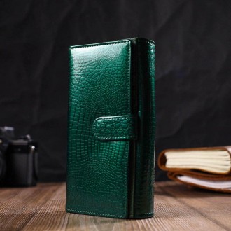 Красивий стильний зелений лакований гаманець з кишенею для монет, виготовлений з. . фото 3
