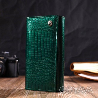 Красивий стильний зелений лакований гаманець з кишенею для монет, виготовлений з. . фото 1
