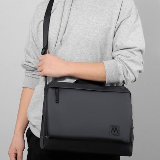 Чоловіча сумка месенджер формату А4 через плече, на плече тканинна вологостійка . . фото 8
