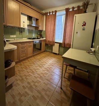 Продаю двокімнатну квартиру в районі Центрального ринку, "сталінка", другий пове. . фото 3