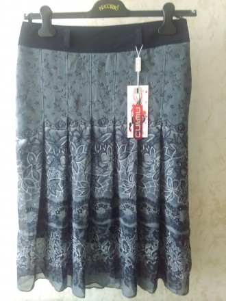 Продам новую женскую юбку производство Турция + вешалка в подарок. Длина юбки 70. . фото 2
