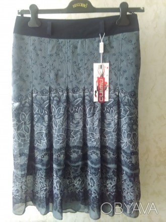 Продам новую женскую юбку производство Турция + вешалка в подарок. Длина юбки 70. . фото 1