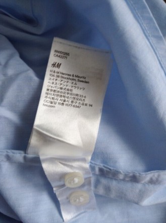 Женская классическая рубашка H&M, Бангладеш .
Цвет - голубой , неоднотонный. . фото 4