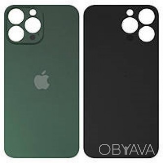 
Зелена задня кришка iPhone 13 з великим вирізом під камеру надає смартфону стил. . фото 1