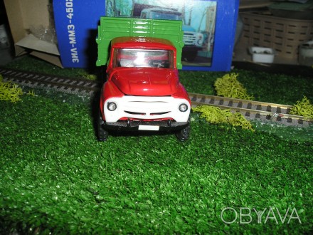 Зил 130 ММЗ 4502 красная кабина, зеленый травяной кузов.модель в заводской короб. . фото 1