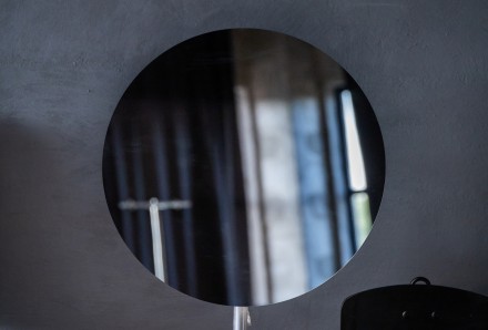 Классическое зеркало круглой формы "Adeo" – воплощение современного стиля . . фото 3