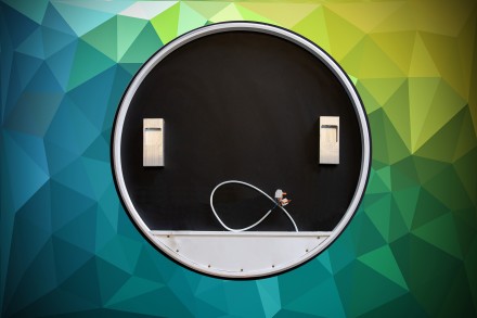 Класичне дзеркало круглої форми "Adeo" - втілення сучасного стилю та технологій.. . фото 9