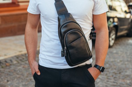 
Мужской кожаный рюкзак-слинг на одно плечо TidinBag 7909 черный
Характеристики
. . фото 10