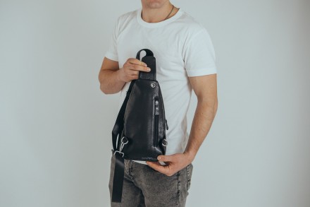 Мужской кожаный рюкзак-слинг на одно плечо TIDING BAG A25F-013-1A черный
 
Харак. . фото 6