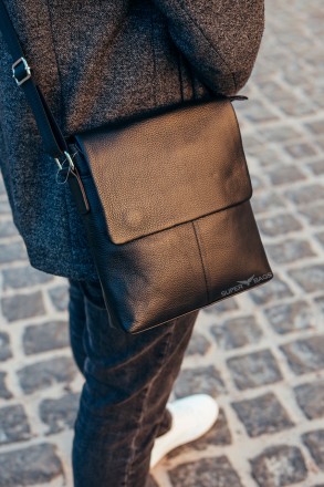 
Чоловіча шкіряна сумка месендгер на плече Tiding Bag N722-117 чорна
 
Характери. . фото 4