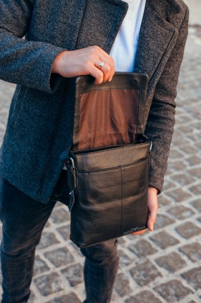 
Чоловіча шкіряна сумка месендгер на плече Tiding Bag N722-117 чорна
 
Характери. . фото 6