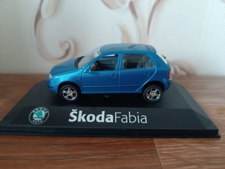 Машинка металлическая Skoda Fabia 1.43. Чехия.
Литая масштабная модель легковог. . фото 3