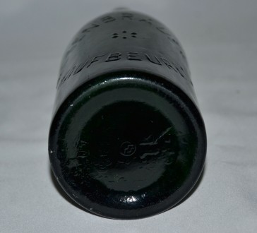 Большая пивная бутылка.
Первая половина прошлого века.
Rosenbrauerei Kaufbeure. . фото 4