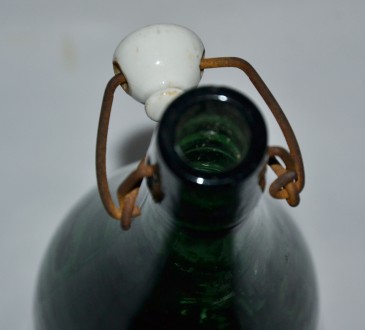 Большая пивная бутылка.
Первая половина прошлого века.
Rosenbrauerei Kaufbeure. . фото 5