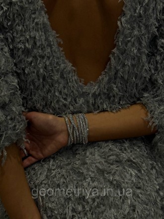 
Вечернее платье из страусиного перья с вырезом на спине
Размер единый оверсайз . . фото 4