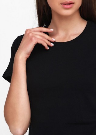 Посетите мир стильной простоты с нашей базовой женской футболкой черного цвета 1. . фото 3