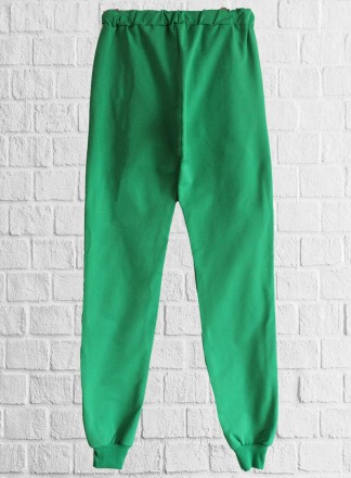 
Эти женские зеленые брюки MLT New с принтом имеют свои особенности и преимущест. . фото 3