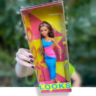 Лялька Барбі колекційна Мініатюрна з русим волоссям Колор-блок Barbie Signature . . фото 2