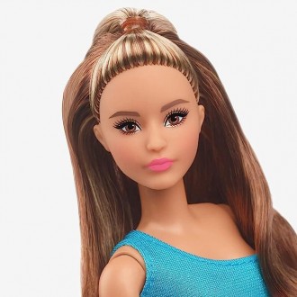 Лялька Барбі колекційна Мініатюрна з русим волоссям Колор-блок Barbie Signature . . фото 6