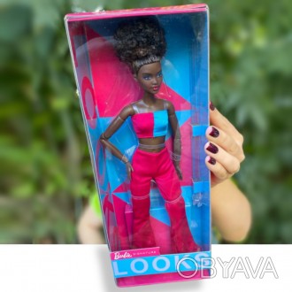 Лялька Барбі колекційна Темнокожа в костюмі Колор-блок Barbie Signature Looks Do. . фото 1
