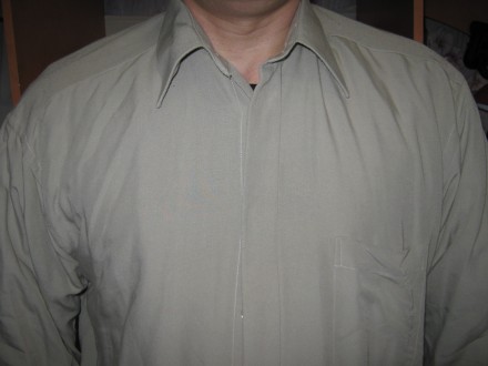  Мужская однотонная рубашка, с длинным рукавом, светлая, однотонная, ткань плотн. . фото 2