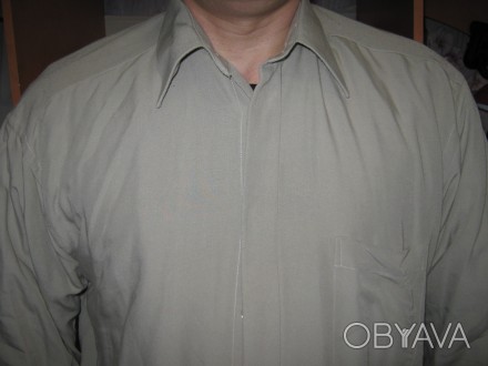  Мужская однотонная рубашка, с длинным рукавом, светлая, однотонная, ткань плотн. . фото 1