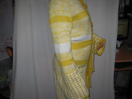  Женский кардиган б/у, цвет желтый с белым - комбинированный машинная вязка, хор. . фото 3