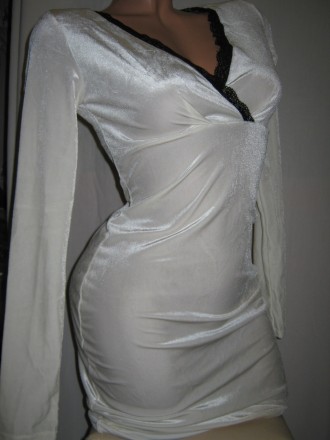  Платье женское велюровое, молочного цвета, декорировано сверху черным гипюром, . . фото 6