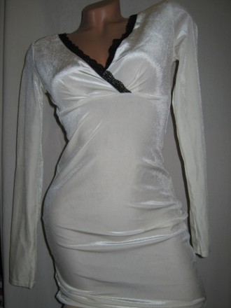  Платье женское велюровое, молочного цвета, декорировано сверху черным гипюром, . . фото 3